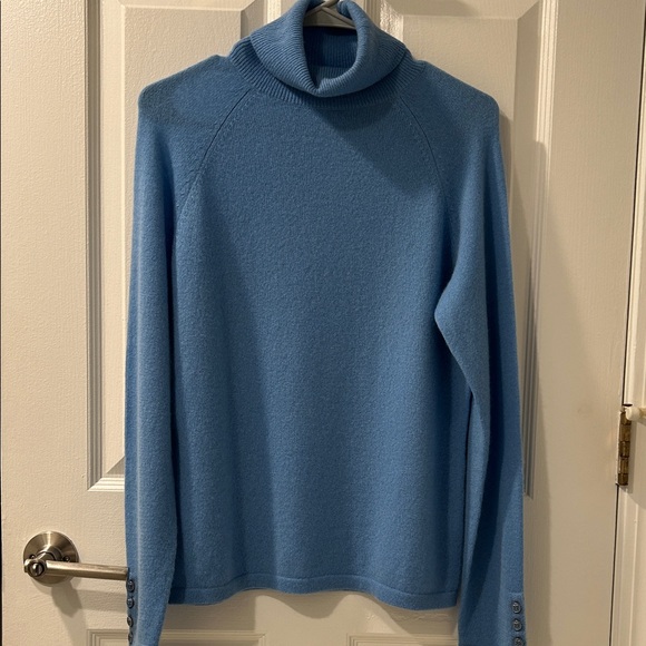 J. McLaughlin sky blue cashmere turtleneck sweater size S